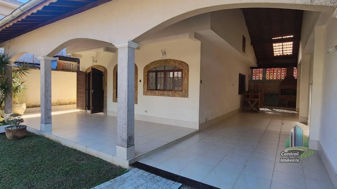 Casa com 3 quartos à venda, 346m2 em Canto do Forte, Praia Grande - SP - imagem 4 Foto 4 de Casa com 3 quartos à venda, 346m2 em Canto do Forte, Praia Grande - SP
