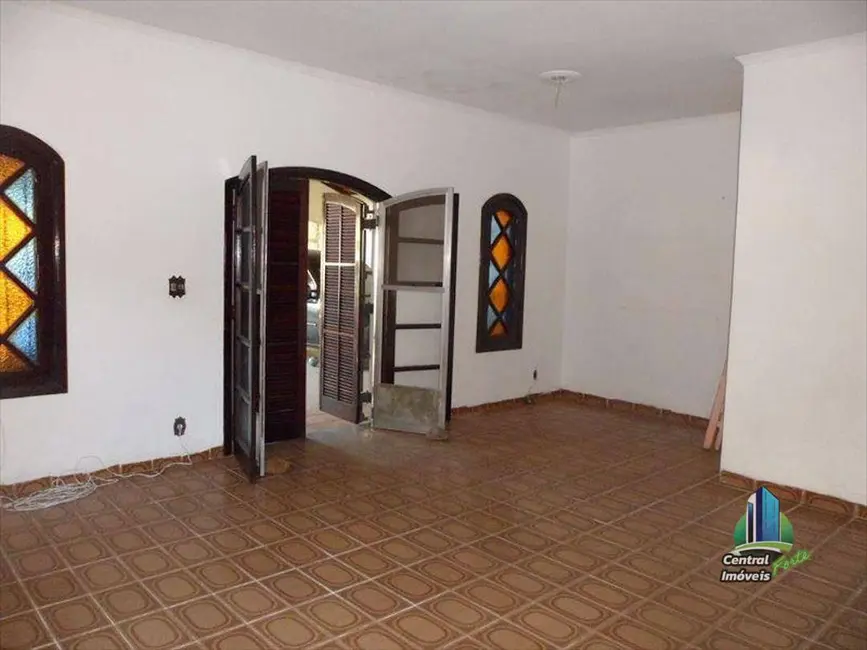 Casa com 3 quartos à venda, 180m2 em Aviação, Praia Grande - SP - imagem 3 Foto 3 de Casa com 3 quartos à venda, 180m2 em Aviação, Praia Grande - SP