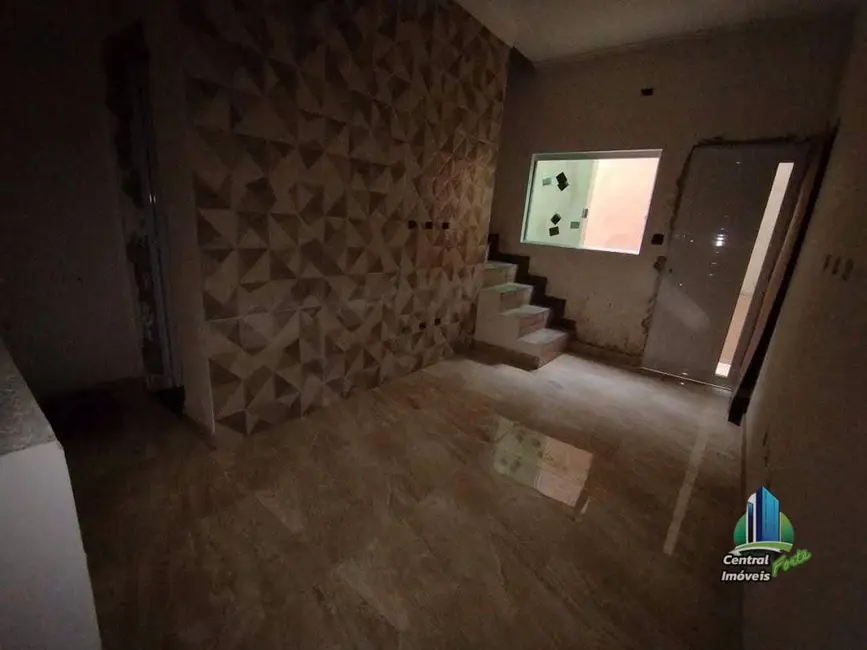 Sobrado com 2 quartos à venda, 54m2 em Praia Grande - SP - imagem 3 Foto 3 de Sobrado com 2 quartos à venda, 54m2 em Praia Grande - SP
