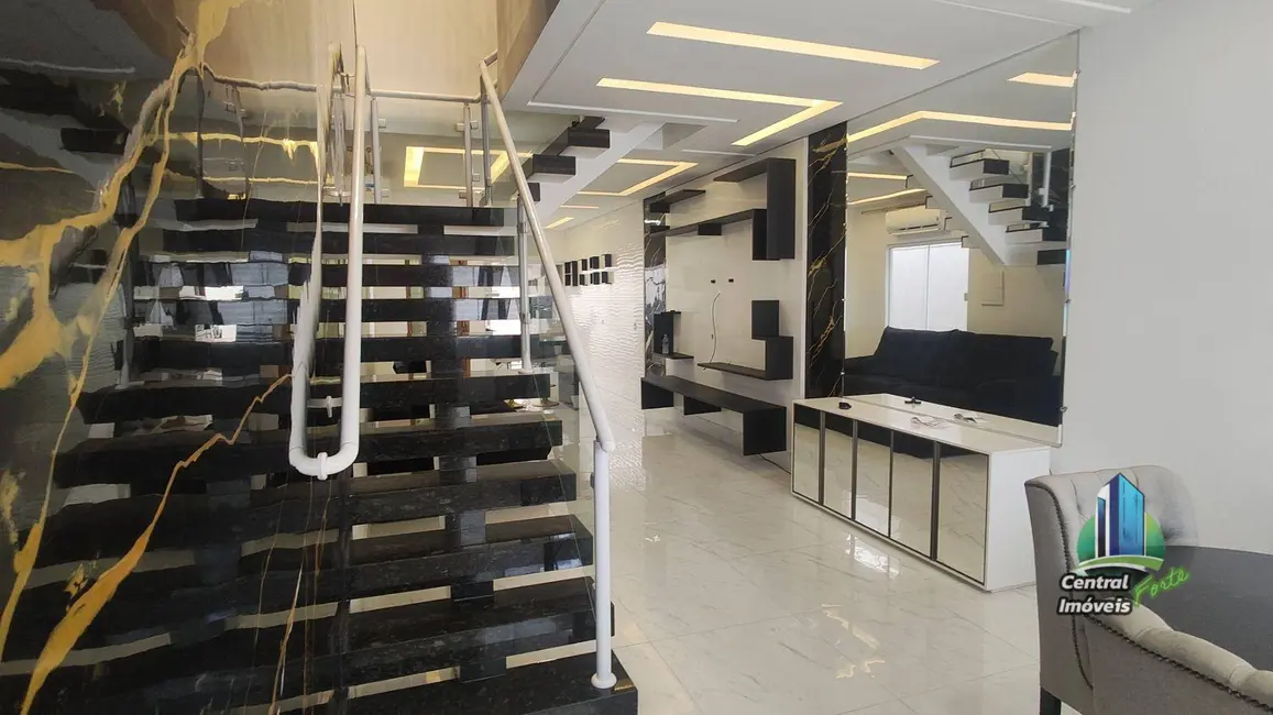 Foto 2 de Sobrado com 3 quartos à venda, 125m2 em Ocian, Praia Grande - SP