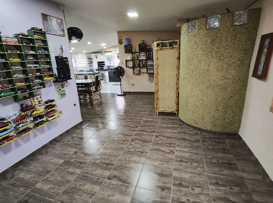 Foto 2 de Sobrado com 3 quartos à venda, 300m2 em Jardim Bechara, Sao Vicente - SP