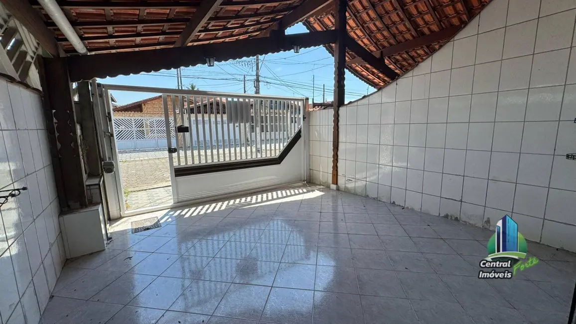 Foto 2 de Casa com 2 quartos à venda, 130m2 em Maracanã, Praia Grande - SP