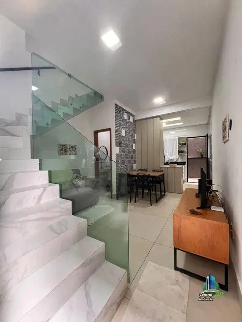 Foto 1 de Casa com 2 quartos à venda, 600m2 em Maracanã, Praia Grande - SP