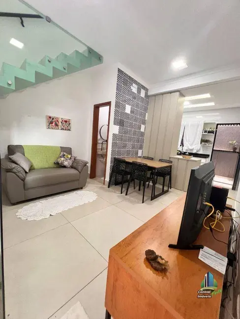 Foto 2 de Casa com 2 quartos à venda, 600m2 em Maracanã, Praia Grande - SP