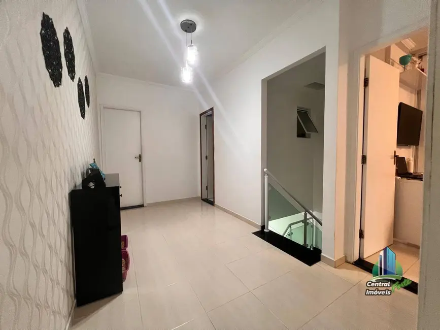 Sobrado com 3 quartos à venda, 300m2 em Praia Grande - SP - imagem 6 Foto 6 de Sobrado com 3 quartos à venda, 300m2 em Praia Grande - SP