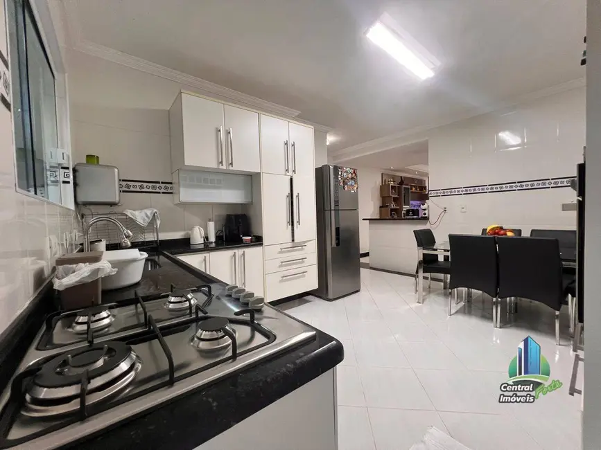 Sobrado com 3 quartos à venda, 300m2 em Praia Grande - SP - imagem 3 Foto 3 de Sobrado com 3 quartos à venda, 300m2 em Praia Grande - SP