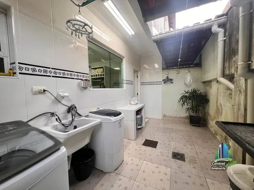 Sobrado com 3 quartos à venda, 300m2 em Praia Grande - SP - imagem 5 Foto 5 de Sobrado com 3 quartos à venda, 300m2 em Praia Grande - SP