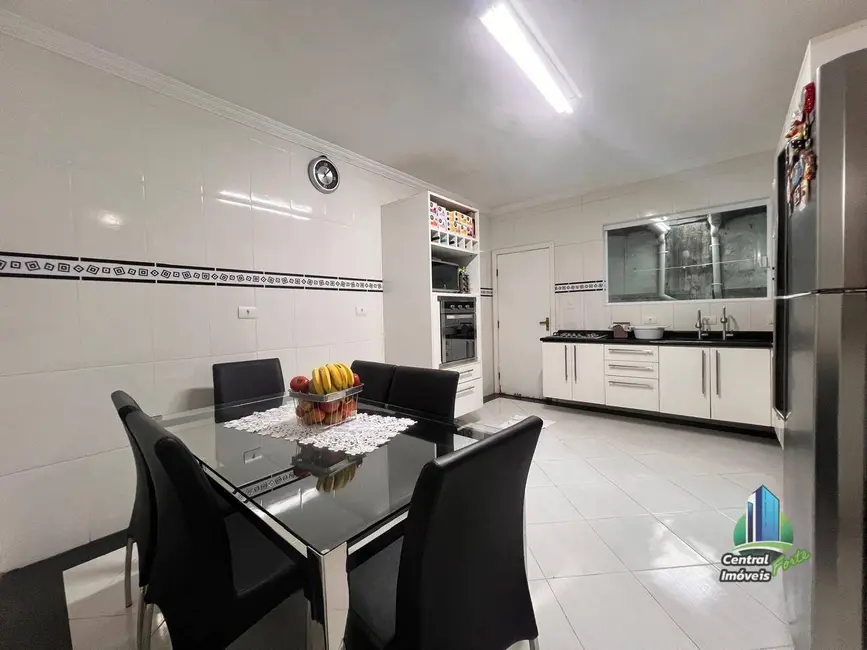 Sobrado com 3 quartos à venda, 300m2 em Praia Grande - SP - imagem 4 Foto 4 de Sobrado com 3 quartos à venda, 300m2 em Praia Grande - SP