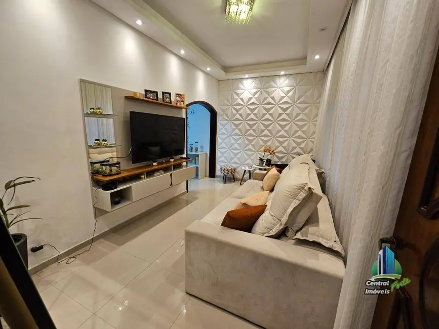 Casa com 2 quartos à venda, 126m2 em Canto do Forte, Praia Grande - SP - imagem 4 Foto 4 de Casa com 2 quartos à venda, 126m2 em Canto do Forte, Praia Grande - SP