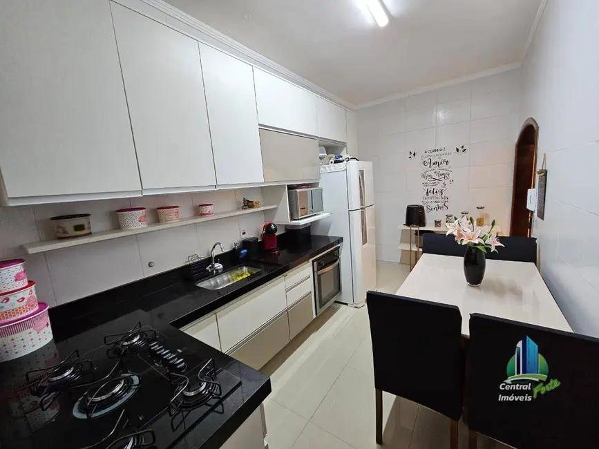 Casa com 2 quartos à venda, 126m2 em Canto do Forte, Praia Grande - SP - imagem 8 Foto 8 de Casa com 2 quartos à venda, 126m2 em Canto do Forte, Praia Grande - SP