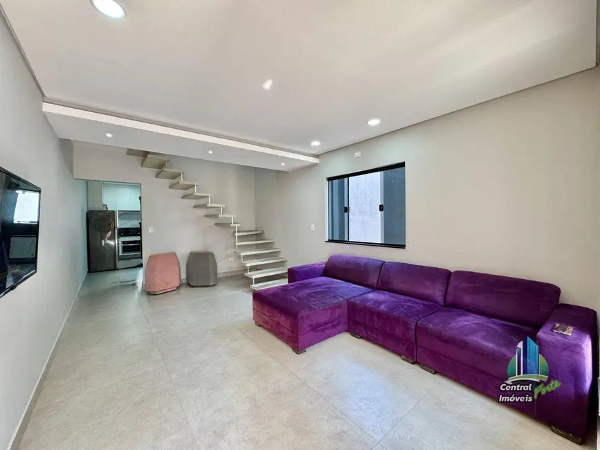 Foto 2 de Sobrado com 3 quartos à venda, 160m2 em Aviação, Praia Grande - SP