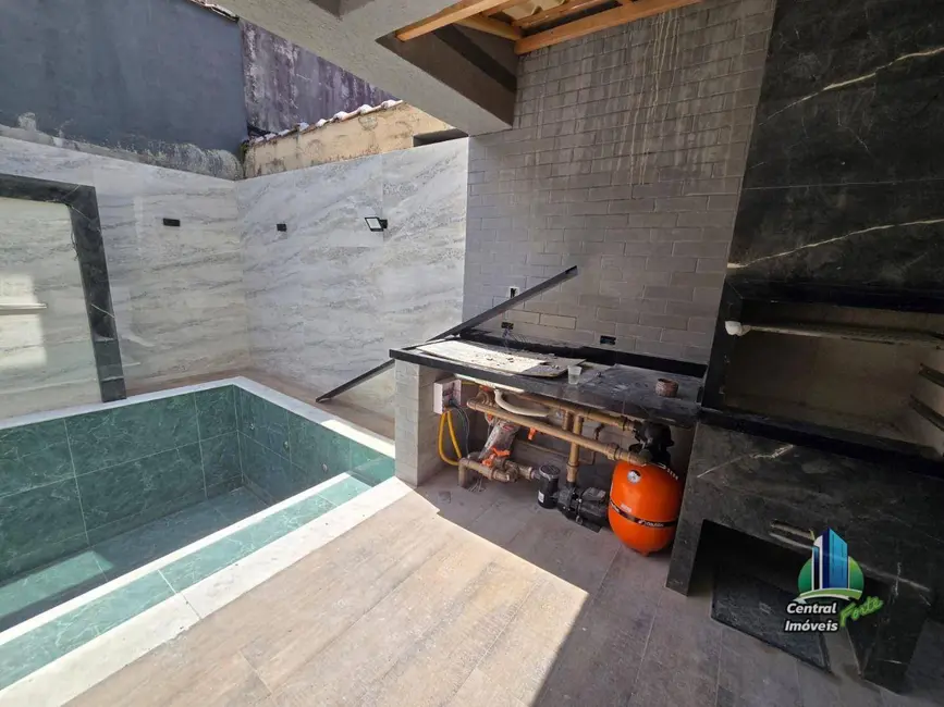 Foto 3 de Sobrado com 4 quartos à venda, 230m2 em Boqueirão, Praia Grande - SP