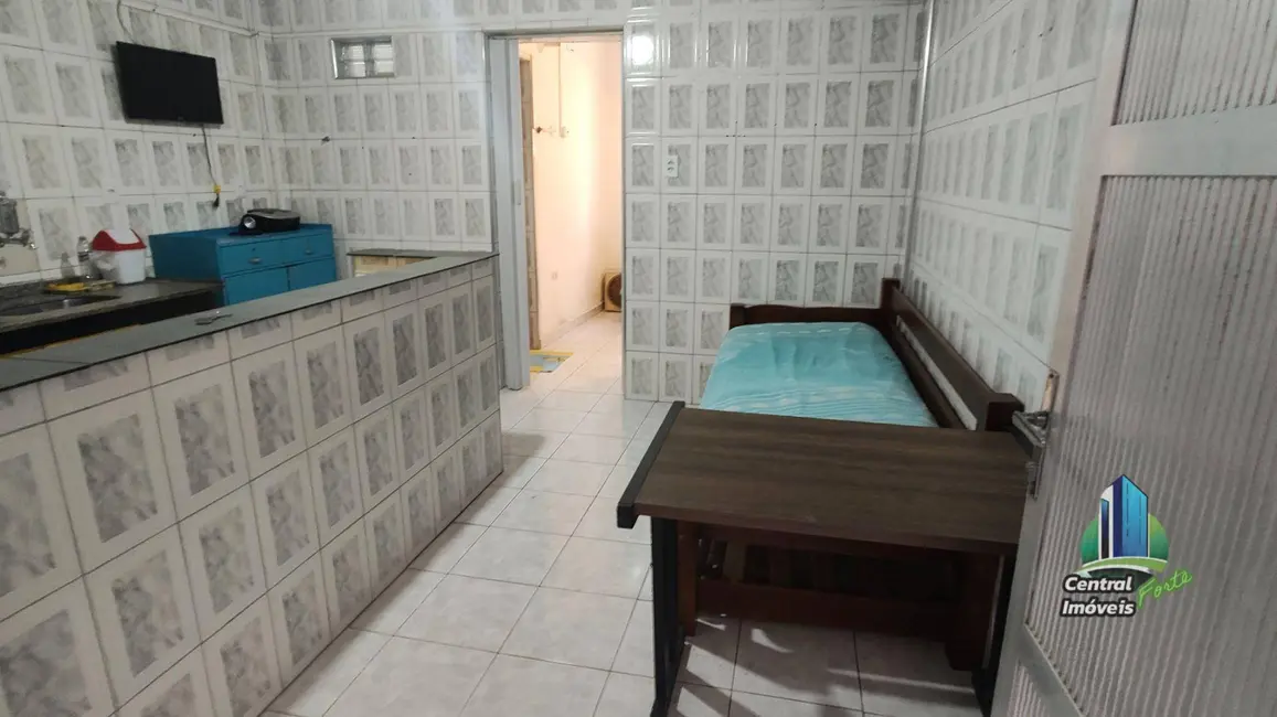 Foto 2 de Kitnet com 1 quarto para alugar, 35m2 em Canto do Forte, Praia Grande - SP