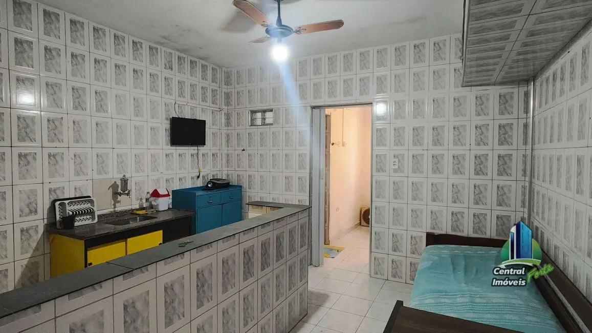 Foto 1 de Kitnet com 1 quarto para alugar, 35m2 em Canto do Forte, Praia Grande - SP