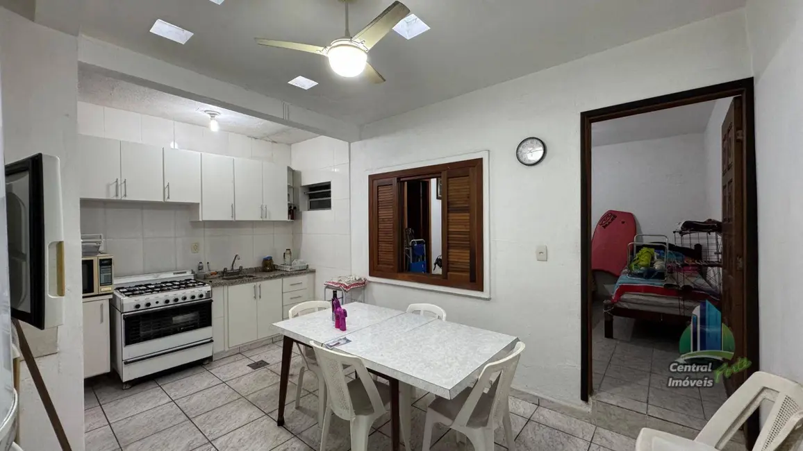 Foto 4 de Casa com 2 quartos à venda, 125m2 em Maracanã, Praia Grande - SP