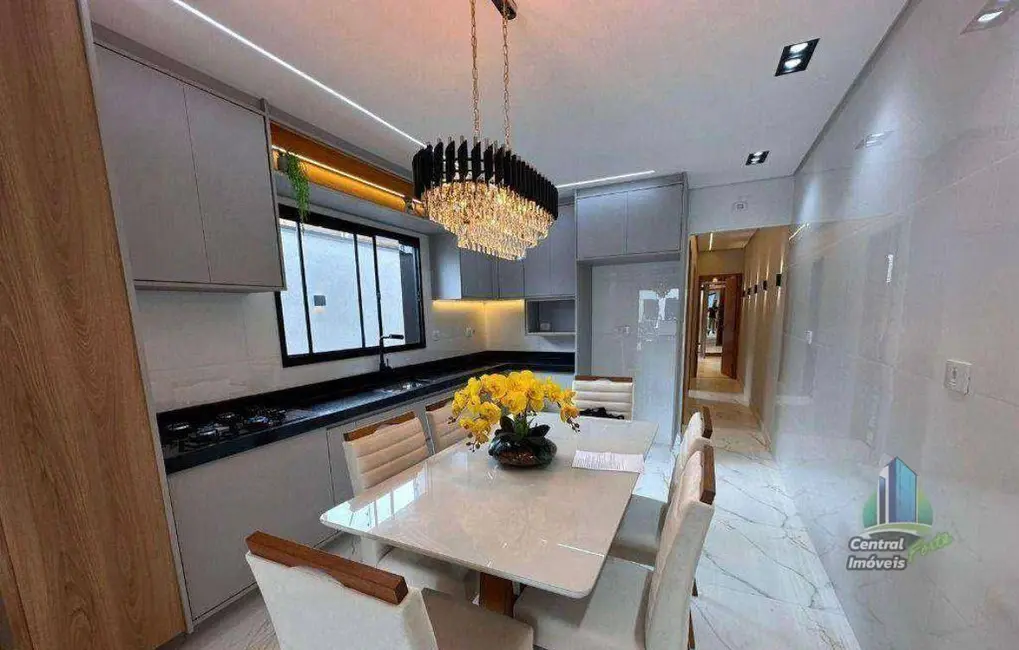 Foto 3 de Casa com 2 quartos à venda, 200m2 em Maracanã, Praia Grande - SP