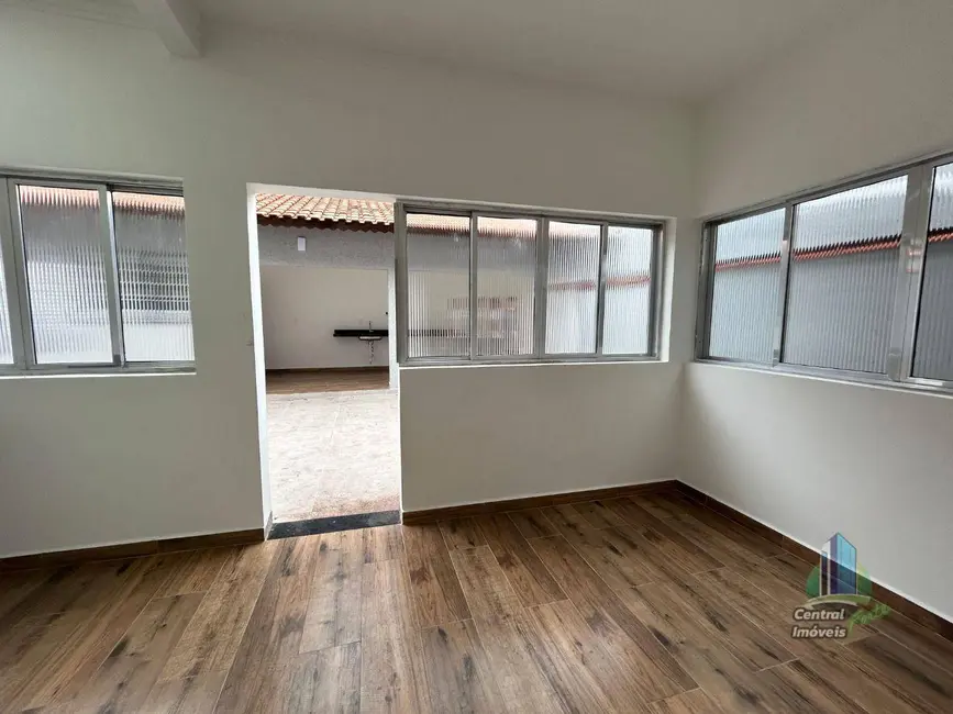 Casa com 4 quartos à venda, 275m2 em Tupi, Praia Grande - SP - imagem 3 Foto 3 de Casa com 4 quartos à venda, 275m2 em Tupi, Praia Grande - SP