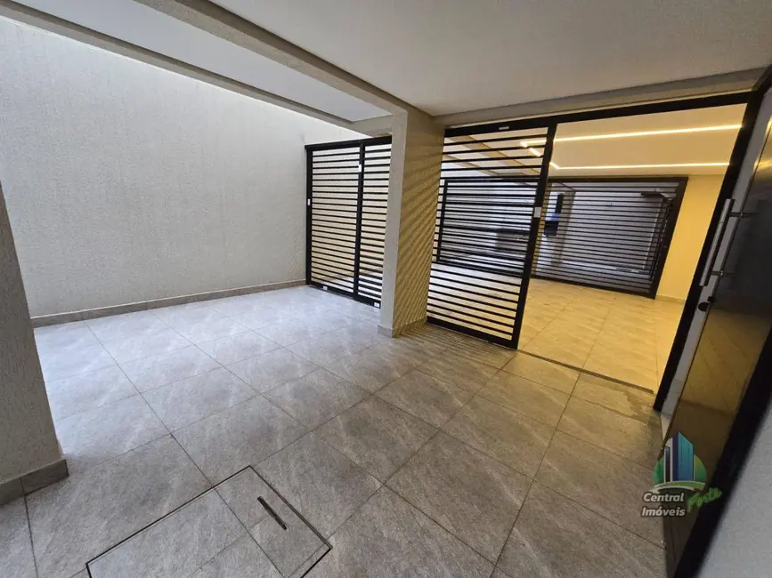 Foto 2 de Sobrado com 2 quartos à venda, 200m2 em Tupi, Praia Grande - SP