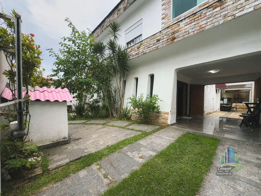 Sobrado com 4 quartos à venda, 360m2 em Canto do Forte, Praia Grande - SP - imagem 6 Foto 6 de Sobrado com 4 quartos à venda, 360m2 em Canto do Forte, Praia Grande - SP