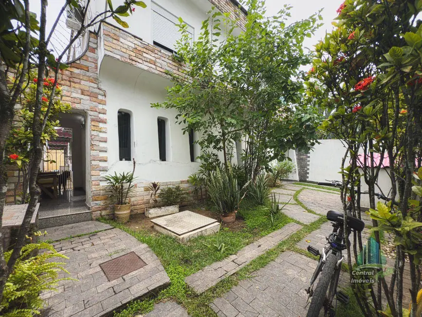 Sobrado com 4 quartos à venda, 360m2 em Canto do Forte, Praia Grande - SP - imagem 5 Foto 5 de Sobrado com 4 quartos à venda, 360m2 em Canto do Forte, Praia Grande - SP