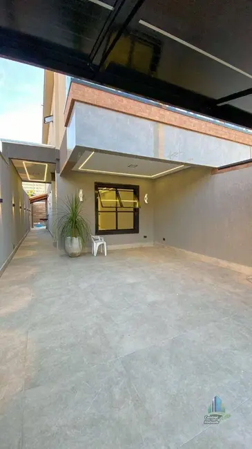 Foto 2 de Sobrado com 3 quartos à venda, 150m2 em Maracanã, Praia Grande - SP