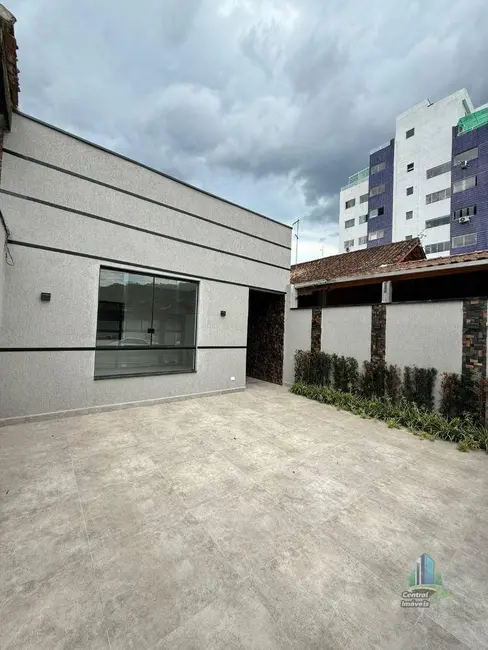 Foto 2 de Casa com 2 quartos à venda, 120m2 em Canto do Forte, Praia Grande - SP