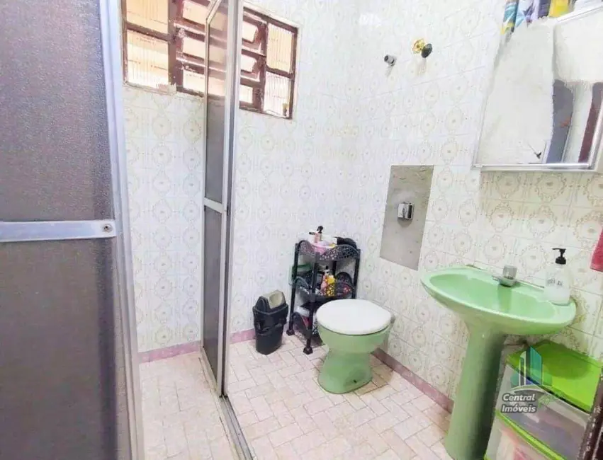 Casa com 2 quartos à venda, 180m2 em Canto do Forte, Praia Grande - SP - imagem 3 Foto 3 de Casa com 2 quartos à venda, 180m2 em Canto do Forte, Praia Grande - SP