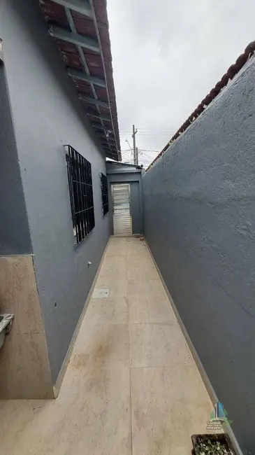Casa com 1 quarto à venda, 110m2 em Canto do Forte, Praia Grande - SP - imagem 4 Foto 4 de Casa com 1 quarto à venda, 110m2 em Canto do Forte, Praia Grande - SP
