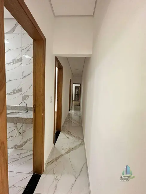 Casa com 3 quartos à venda, 134m2 em Praia Grande - SP - imagem 4 Foto 4 de Casa com 3 quartos à venda, 134m2 em Praia Grande - SP