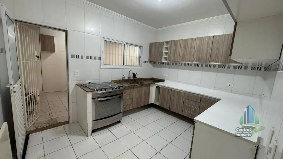 Sobrado com 2 quartos à venda, 120m2 em Canto do Forte, Praia Grande - SP - imagem 8 Foto 8 de Sobrado com 2 quartos à venda, 120m2 em Canto do Forte, Praia Grande - SP
