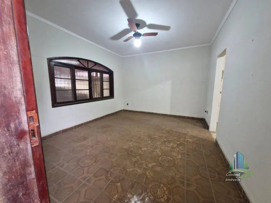 Casa com 2 quartos à venda, 175m2 em Canto do Forte, Praia Grande - SP - imagem 3 Foto 3 de Casa com 2 quartos à venda, 175m2 em Canto do Forte, Praia Grande - SP