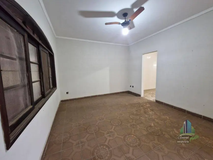 Casa com 2 quartos à venda, 175m2 em Canto do Forte, Praia Grande - SP - imagem 4 Foto 4 de Casa com 2 quartos à venda, 175m2 em Canto do Forte, Praia Grande - SP
