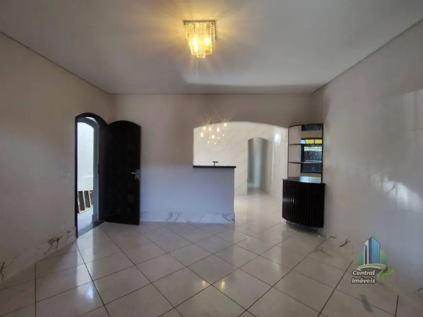 Casa com 2 quartos à venda, 250m2 em Praia Grande - SP - imagem 4 Foto 4 de Casa com 2 quartos à venda, 250m2 em Praia Grande - SP