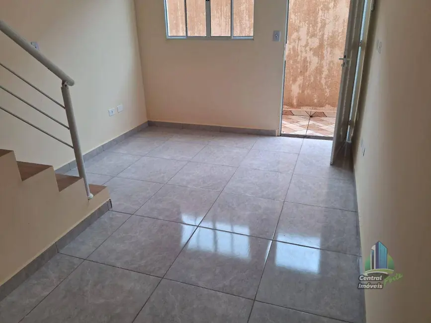 Foto 2 de Sobrado com 2 quartos à venda, 300m2 em Praia Grande - SP