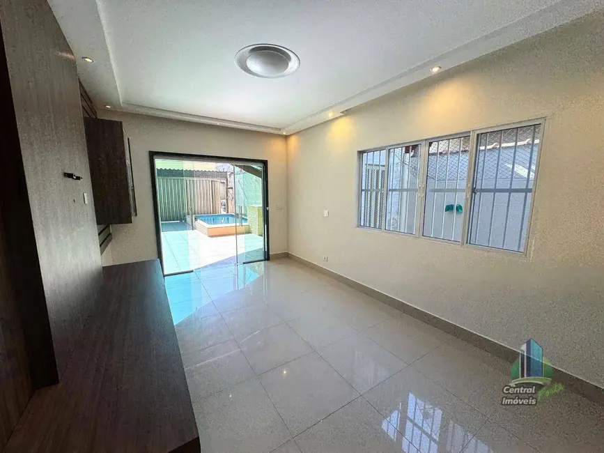 Casa com 3 quartos à venda, 200m2 em Praia Grande - SP - imagem 6 Foto 6 de Casa com 3 quartos à venda, 200m2 em Praia Grande - SP