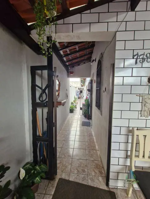 Foto 2 de Casa com 2 quartos à venda, 125m2 em Praia Grande - SP