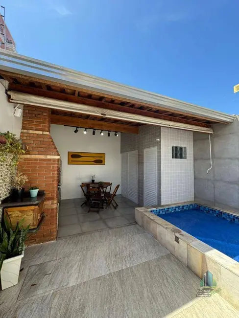 Foto 1 de Casa com 4 quartos à venda, 195m2 em Praia Grande - SP