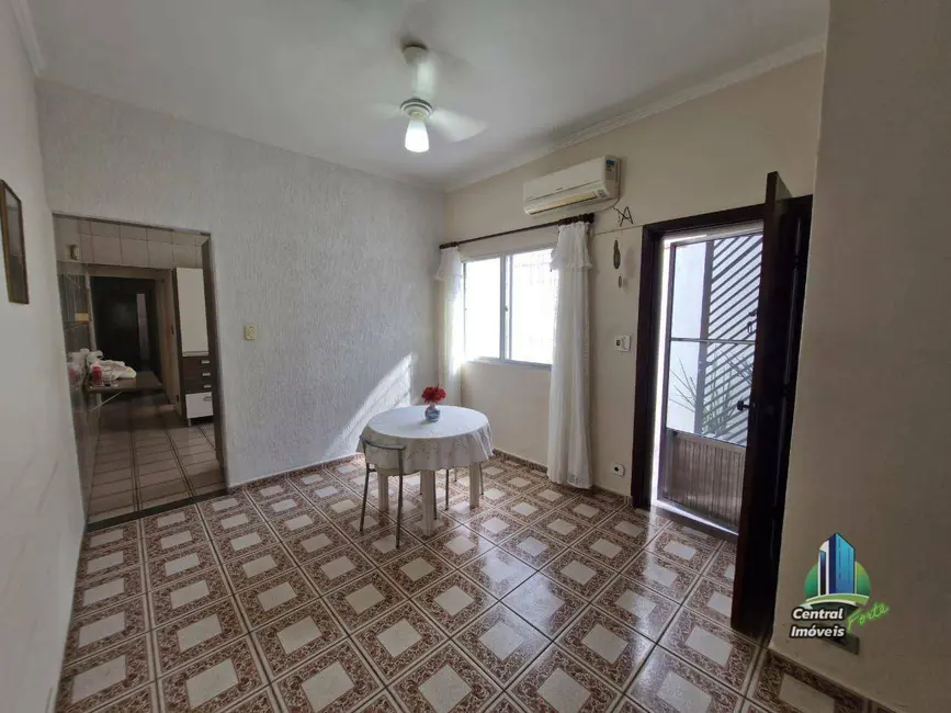 Foto 7 de Casa com 2 quartos para alugar, 150m2 em Canto do Forte, Praia Grande - SP