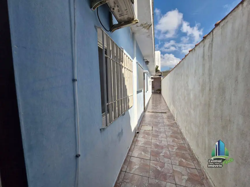 Foto 5 de Casa com 2 quartos para alugar, 150m2 em Canto do Forte, Praia Grande - SP