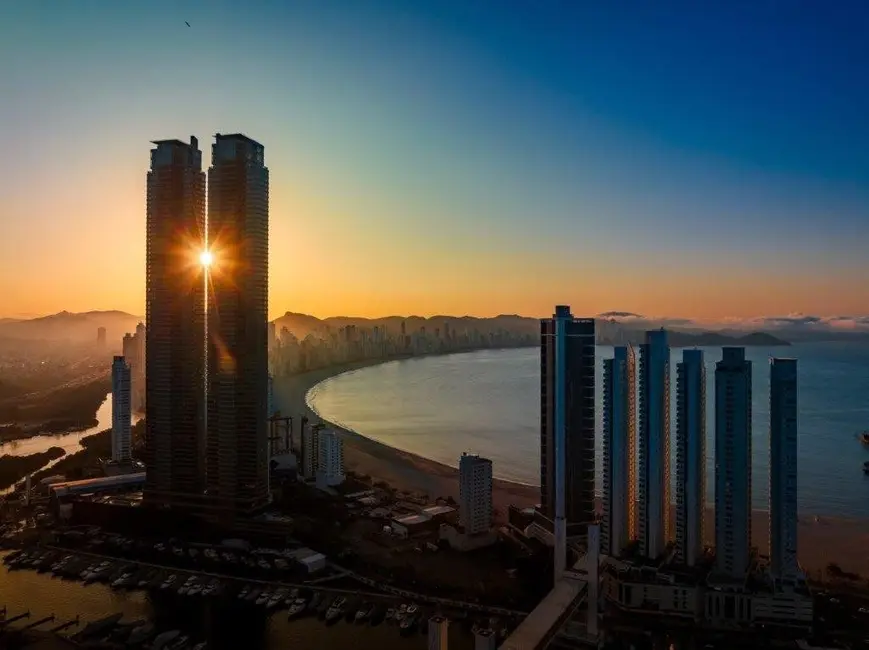Foto 9 de Apartamento com 4 quartos à venda, 355m2 em Balneario Camboriu - SC