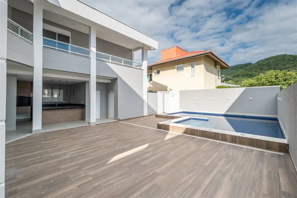 Casa de Condomínio com 5 quartos à venda, 450m2 em Ariribá, Balneario Camboriu - SC - imagem 8 Foto 8 de Casa de Condomínio com 5 quartos à venda, 450m2 em Ariribá, Balneario Camboriu - SC