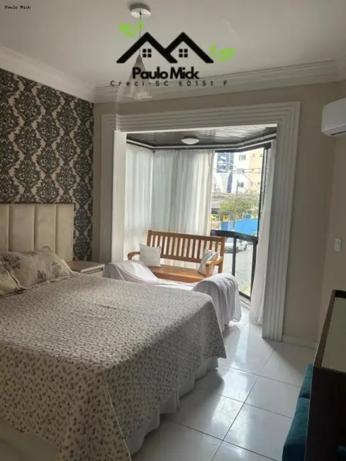 Foto 3 de Apartamento à venda em Meia Praia, Itapema - SC