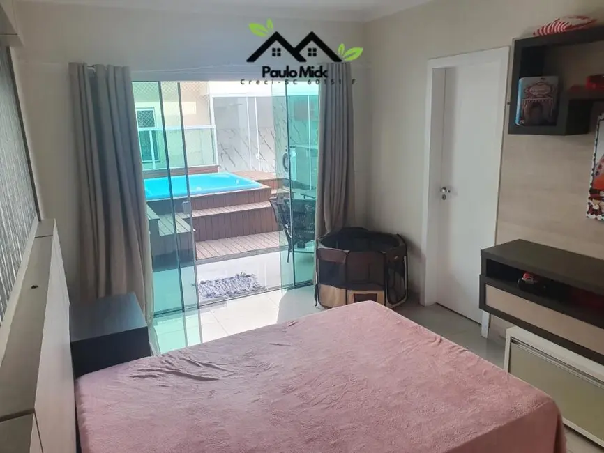 Foto 4 de Sobrado à venda em Porto Belo - SC