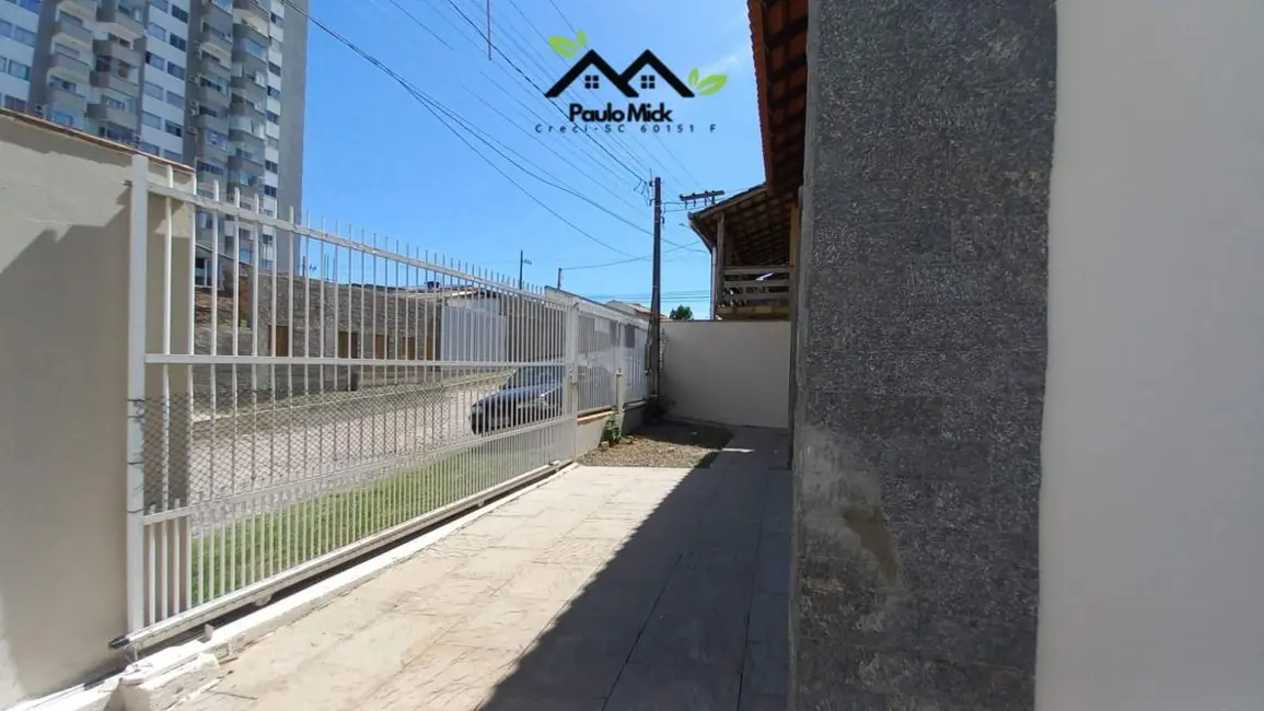 Foto 12 de Casa à venda em Balneario Picarras - SC