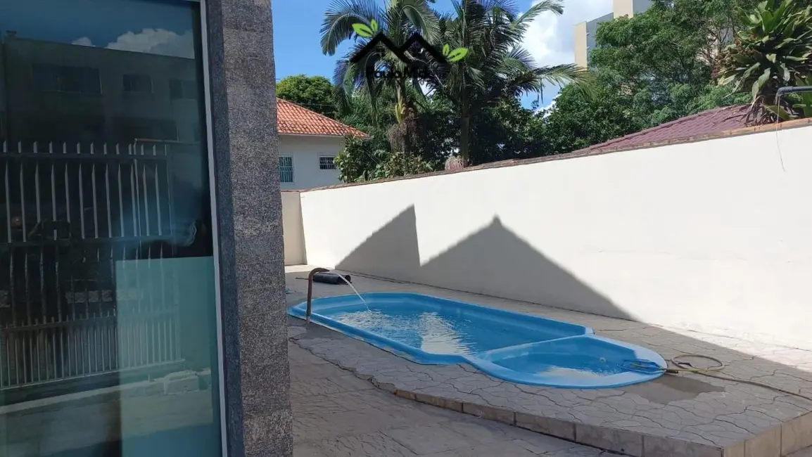 Foto 1 de Casa à venda em Balneario Picarras - SC