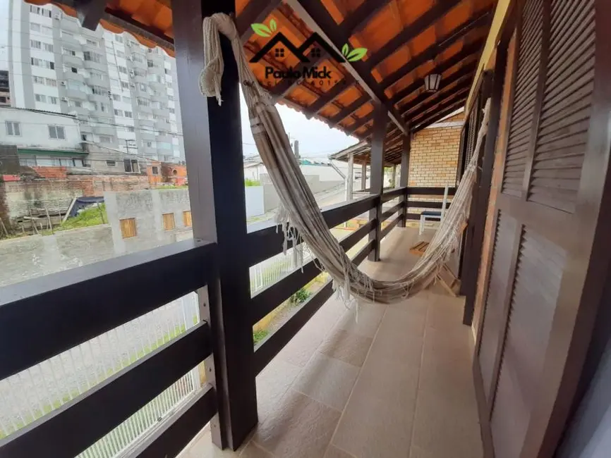 Foto 5 de Casa à venda em Balneario Picarras - SC