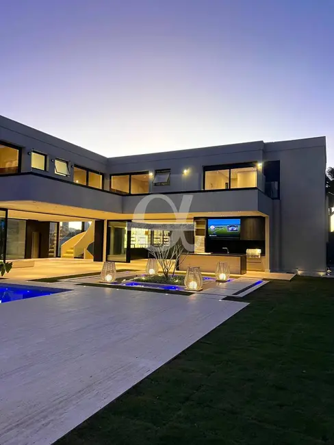 Casa com 5 quartos à venda, 930m2 em Barueri - SP - imagem 1 Foto 1 de Casa com 5 quartos à venda, 930m2 em Barueri - SP