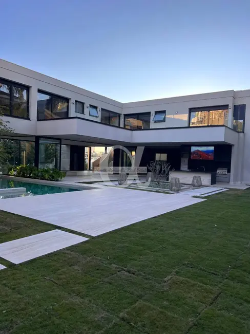 Casa com 5 quartos à venda, 930m2 em Barueri - SP - imagem 2 Foto 2 de Casa com 5 quartos à venda, 930m2 em Barueri - SP