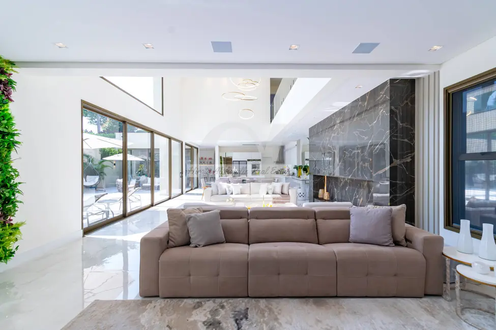 Foto 3 de Casa com 3 quartos à venda, 500m2 em Alphaville, Santana De Parnaiba - SP