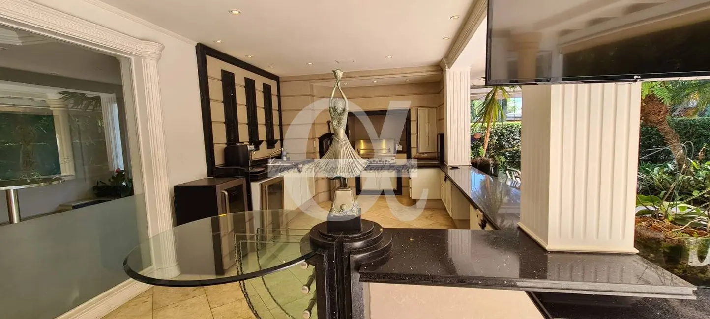 Casa com 5 quartos à venda e para alugar, 1335m2 em Alphaville Residencial Zero, Barueri - SP - imagem 4 Foto 4 de Casa com 5 quartos à venda e para alugar, 1335m2 em Alphaville Residencial Zero, Barueri - SP